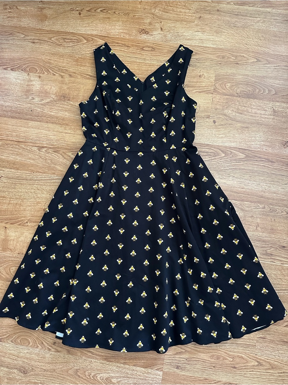 Eva Rose V-Neck Black Bumble Bee Print Dress XL Sleeveless